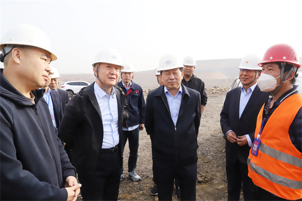山西忻州神達(dá)能源集團(tuán)有限公司黨委書(shū)記、董事長(zhǎng)董克一行赴神達(dá)梁家磧煤業(yè)公司調(diào)研